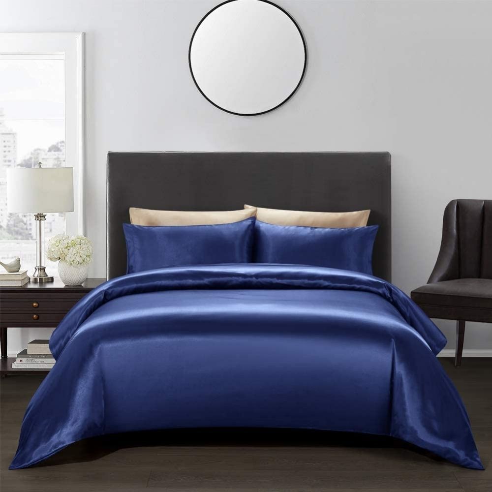 Satin Bedding Set: image 5